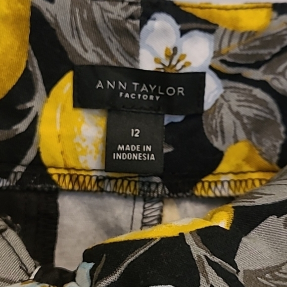 Ann Taylor shorts size 12 - Picture 3 of 5